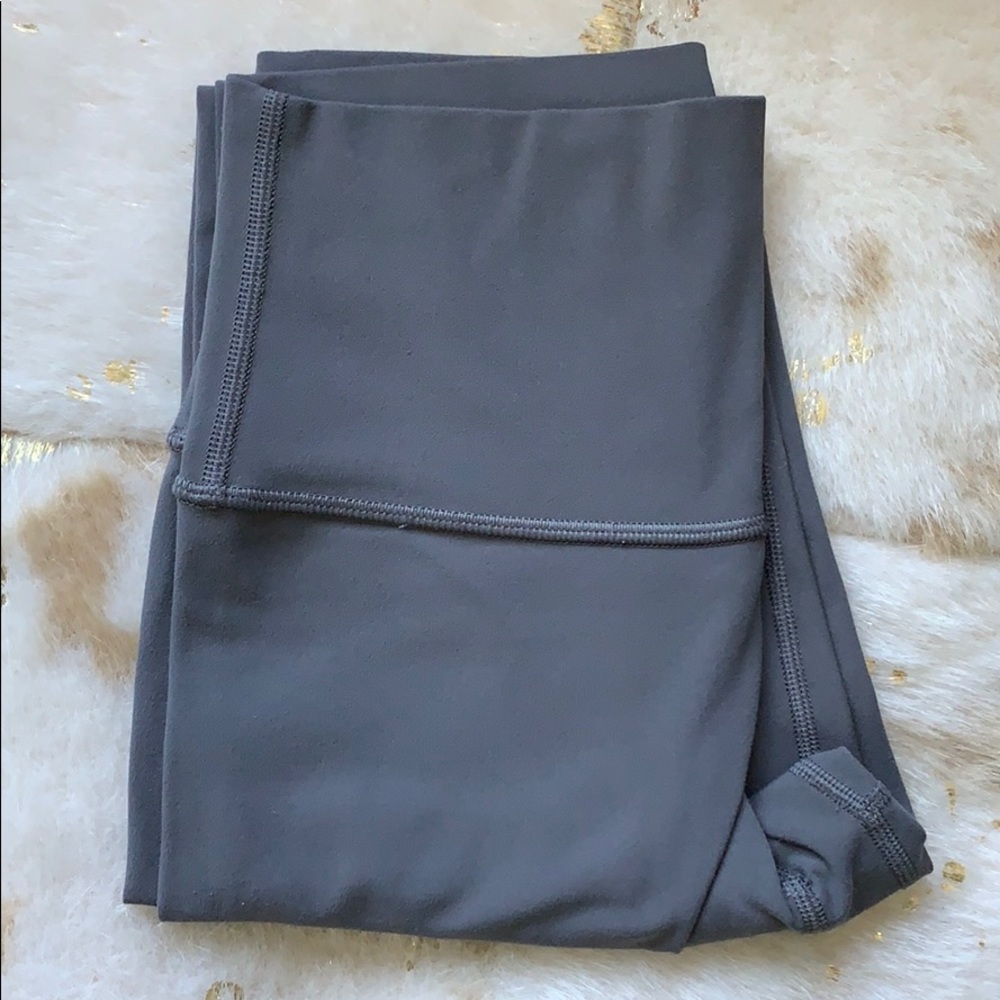 LULULEMON ALIGN CROPS. DARK CARBON. SIZE 4